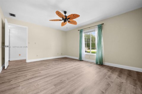 House in Cape Coral, Florida 3 bedrooms, 177.26 sq.m. № 2067322 - photo 26