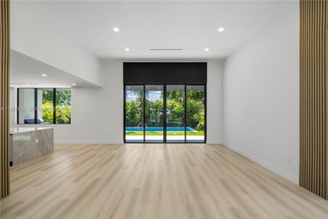 Купить виллу или дом в Майами, Флорида 5 спален, 283.91м2, № 2072024 - фото 12
