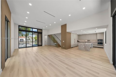 Купить виллу или дом в Майами, Флорида 5 спален, 283.91м2, № 2072024 - фото 15