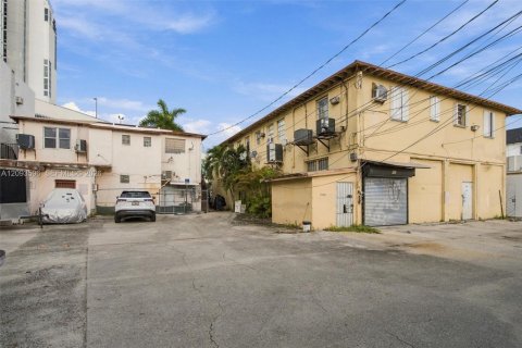 Commercial property in Miami, Florida № 2392978 - photo 15