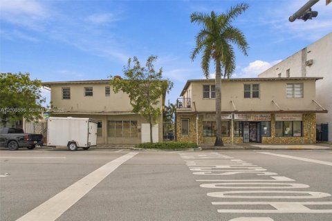 Commercial property in Miami, Florida № 2392978 - photo 13