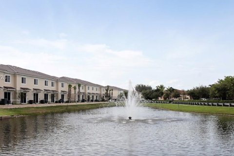 Touwnhouse à Miramar, Floride 3 chambres, 139.35 m2 № 2174658