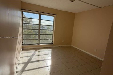 Купить кондоминиум в Майами, Флорида 2 спальни, 111.76м2, № 2049044 - фото 3