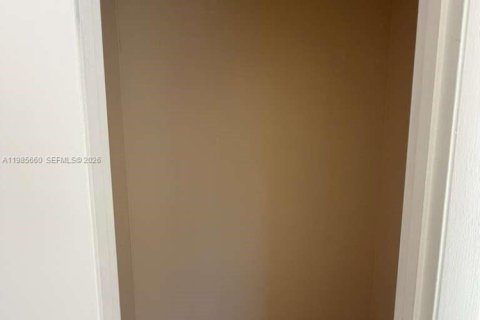 Купить кондоминиум в Майами, Флорида 2 спальни, 111.76м2, № 2049044 - фото 10