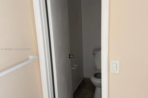 Купить кондоминиум в Майами, Флорида 2 спальни, 111.76м2, № 2049044 - фото 13