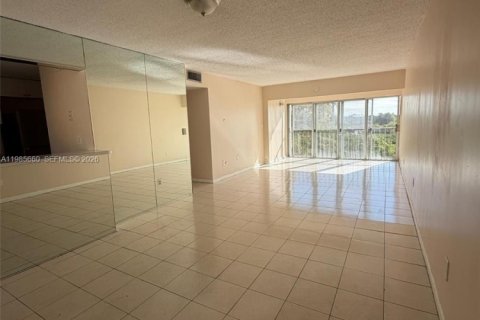 Кондоминиум с 2 спальнями в Майами, Флорида № 2049044