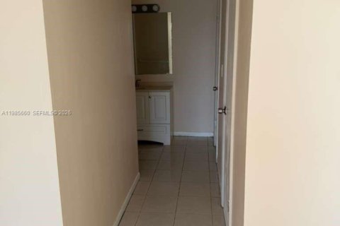 Купить кондоминиум в Майами, Флорида 2 спальни, 111.76м2, № 2049044 - фото 15