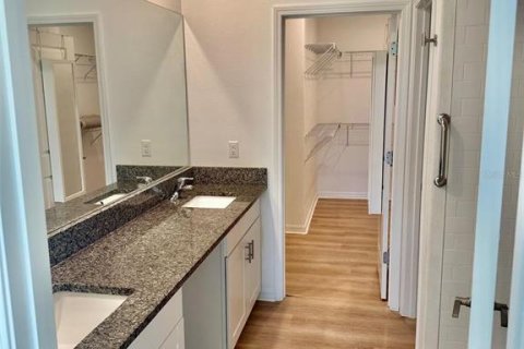 Casa en venta en Wesley Chapel, Florida, 5 dormitorios, 221.94 m2 № 1787487 - foto 10