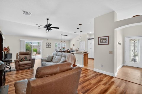 House in The Villages, Florida 3 bedrooms, 153.47 sq.m. № 1912512 - photo 12