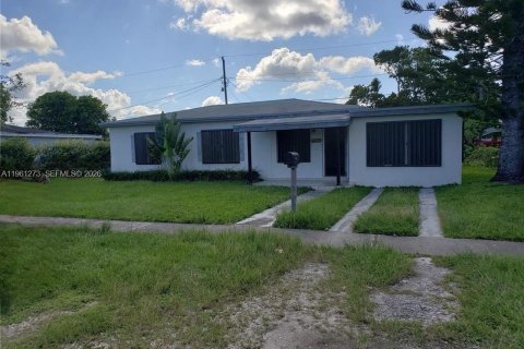 Casa en venta en Miami, Florida, 4 dormitorios, 118.45 m2 № 2025828 - foto 1