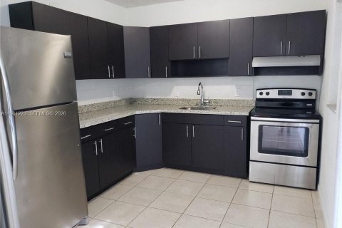 Casa en venta en Miami, Florida, 4 dormitorios, 118.45 m2 № 2025828 - foto 2