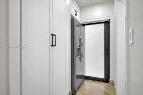 Villa ou maison à louer à Miami, Floride: 3 chambres, 157.75 m2 № 1816342 - photo 14