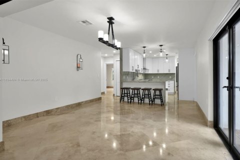 Villa ou maison à louer à Miami, Floride: 3 chambres, 157.75 m2 № 1816342 - photo 6