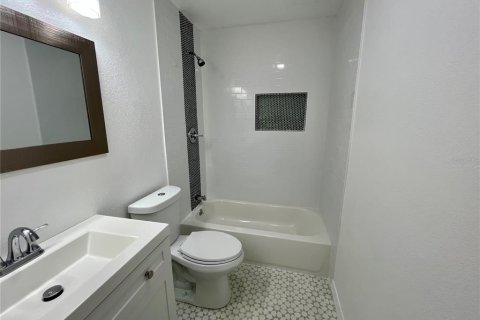 Casa en alquiler en Saint Petersburg, Florida, 4 dormitorios, 145.86 m2 № 1853790 - foto 25