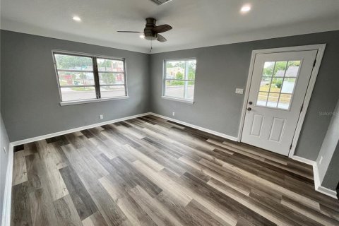 Casa en alquiler en Saint Petersburg, Florida, 4 dormitorios, 145.86 m2 № 1853790 - foto 2
