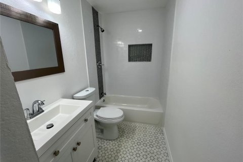 Casa en alquiler en Saint Petersburg, Florida, 4 dormitorios, 145.86 m2 № 1853790 - foto 17