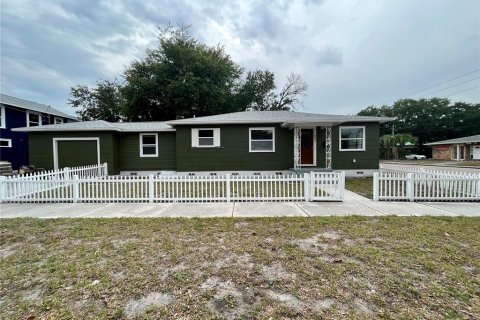 Casa en alquiler en Saint Petersburg, Florida, 4 dormitorios, 145.86 m2 № 1853790 - foto 1