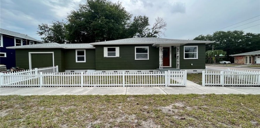 Villa ou maison à Saint Petersburg, Floride 4 chambres, 145.86 m2 № 1853790