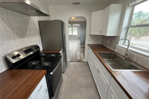 Casa en alquiler en Saint Petersburg, Florida, 4 dormitorios, 145.86 m2 № 1853790 - foto 6