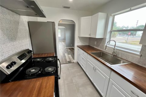 Casa en alquiler en Saint Petersburg, Florida, 4 dormitorios, 145.86 m2 № 1853790 - foto 10