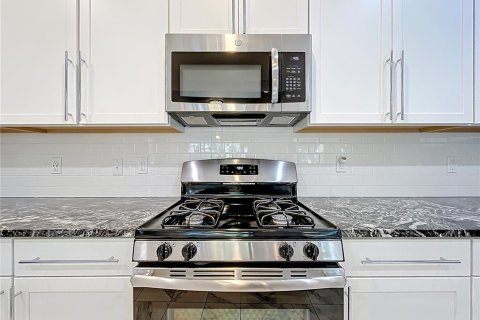 Купить виллу или дом в Деланд, Флорида 8 комнат, 221.76м2, № 2222463 - фото 20