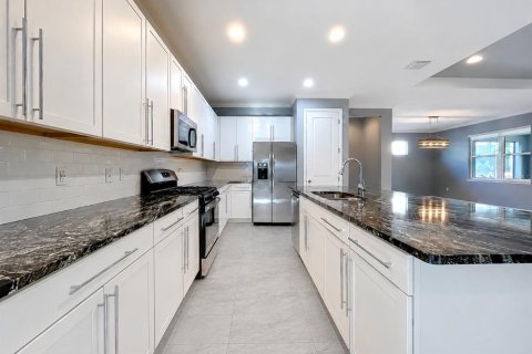 Купить виллу или дом в Деланд, Флорида 8 комнат, 221.76м2, № 2222463 - фото 18