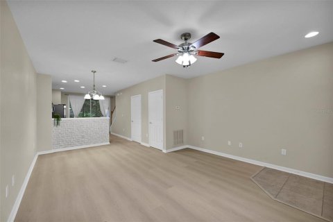 Townhouse in Jacksonville, Florida 2 bedrooms, 115.94 sq.m. № 2386372 - photo 8