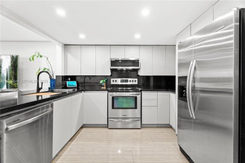 Touwnhouse à vendre à Hollywood, Floride: 3 chambres, 170.01 m2 № 2035231 - photo 5