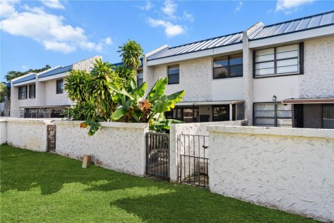 Touwnhouse à vendre à Hollywood, Floride: 3 chambres, 170.01 m2 № 2035231 - photo 18