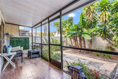 Touwnhouse à vendre à Hollywood, Floride: 3 chambres, 170.01 m2 № 2035231 - photo 16