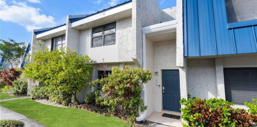 Touwnhouse à Hollywood, Floride 3 chambres, 170.01 m2 № 2035231