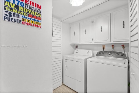 Touwnhouse à vendre à Hollywood, Floride: 3 chambres, 170.01 m2 № 2035231 - photo 7