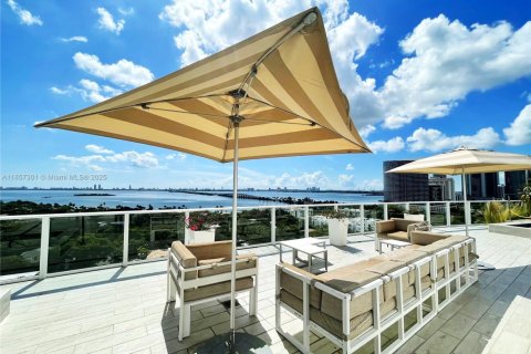 Condo in Miami, Florida, 1 bedroom  № 1960114 - photo 30