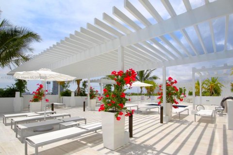 Condo in Miami, Florida, 1 bedroom  № 1960114 - photo 27