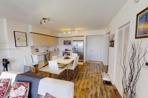 Condo in Miami, Florida, 1 bedroom  № 1960114 - photo 5