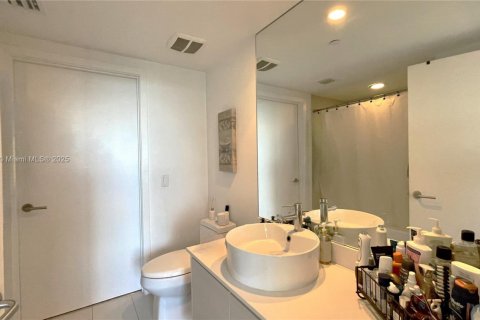 Condo in Miami, Florida, 1 bedroom  № 1960114 - photo 16