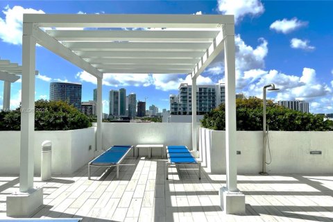 Condo in Miami, Florida, 1 bedroom  № 1960114 - photo 24