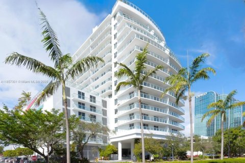 Condo in Miami, Florida, 1 bedroom  № 1960114 - photo 3