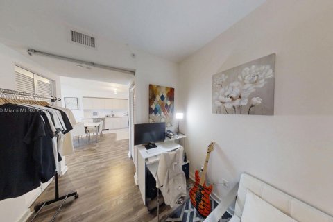 Condo in Miami, Florida, 1 bedroom  № 1960114 - photo 19