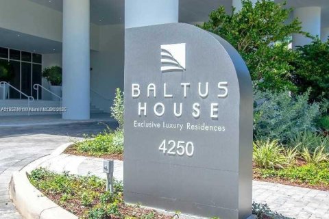 Condo in Miami, Florida, 1 bedroom  № 1960114 - photo 4