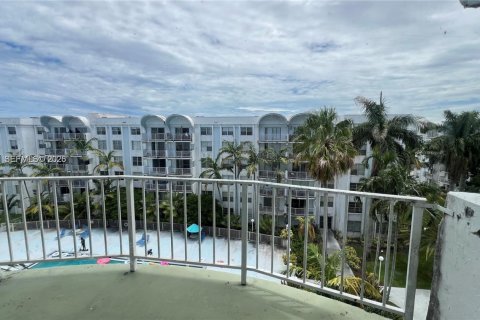 Condo in Miami, Florida, 2 bedrooms  № 2242224 - photo 6