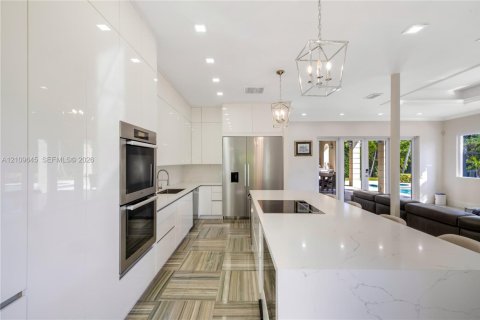 Villa ou maison à vendre à Coral Gables, Floride: 5 chambres, 535.58 m2 № 2424995 - photo 18
