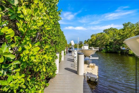 Villa ou maison à vendre à Coral Gables, Floride: 5 chambres, 535.58 m2 № 2424995 - photo 2