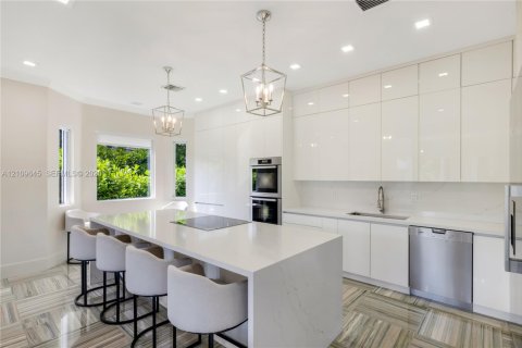 Villa ou maison à vendre à Coral Gables, Floride: 5 chambres, 535.58 m2 № 2424995 - photo 17