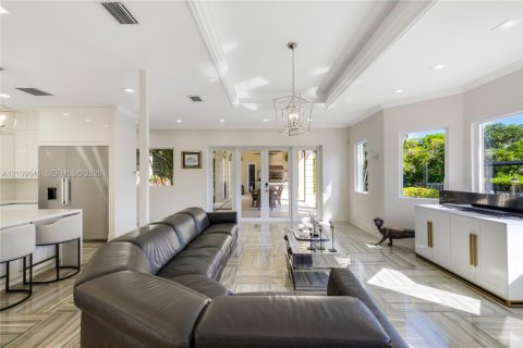 Villa ou maison à vendre à Coral Gables, Floride: 5 chambres, 535.58 m2 № 2424995 - photo 16