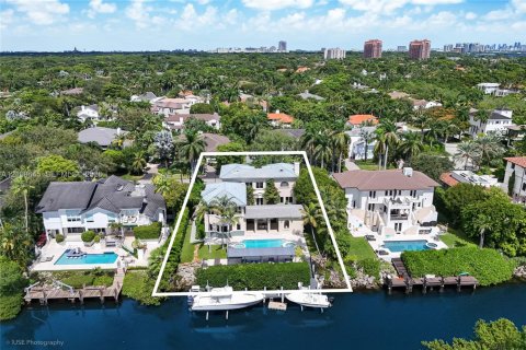Villa ou maison à Coral Gables, Floride 5 chambres, 535.58 m2 № 2424995