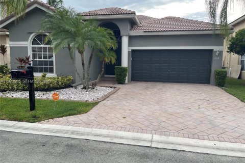 Casa en venta en Coral Springs, Florida, 3 dormitorios, 175.03 m2 № 1982058 - foto 1