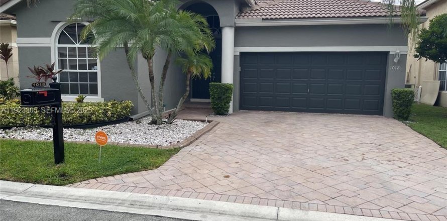 Casa en Coral Springs, Florida 3 dormitorios, 175.03 m2 № 1982058