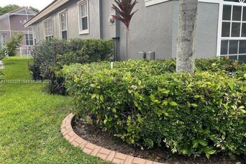 Casa en venta en Coral Springs, Florida, 3 dormitorios, 175.03 m2 № 1982058 - foto 2