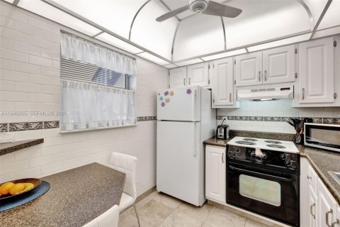 Купить кондоминиум в Лодердейл-Лейкс, Флорида 1 спальня, 63.55м2, № 1998273 - фото 18
